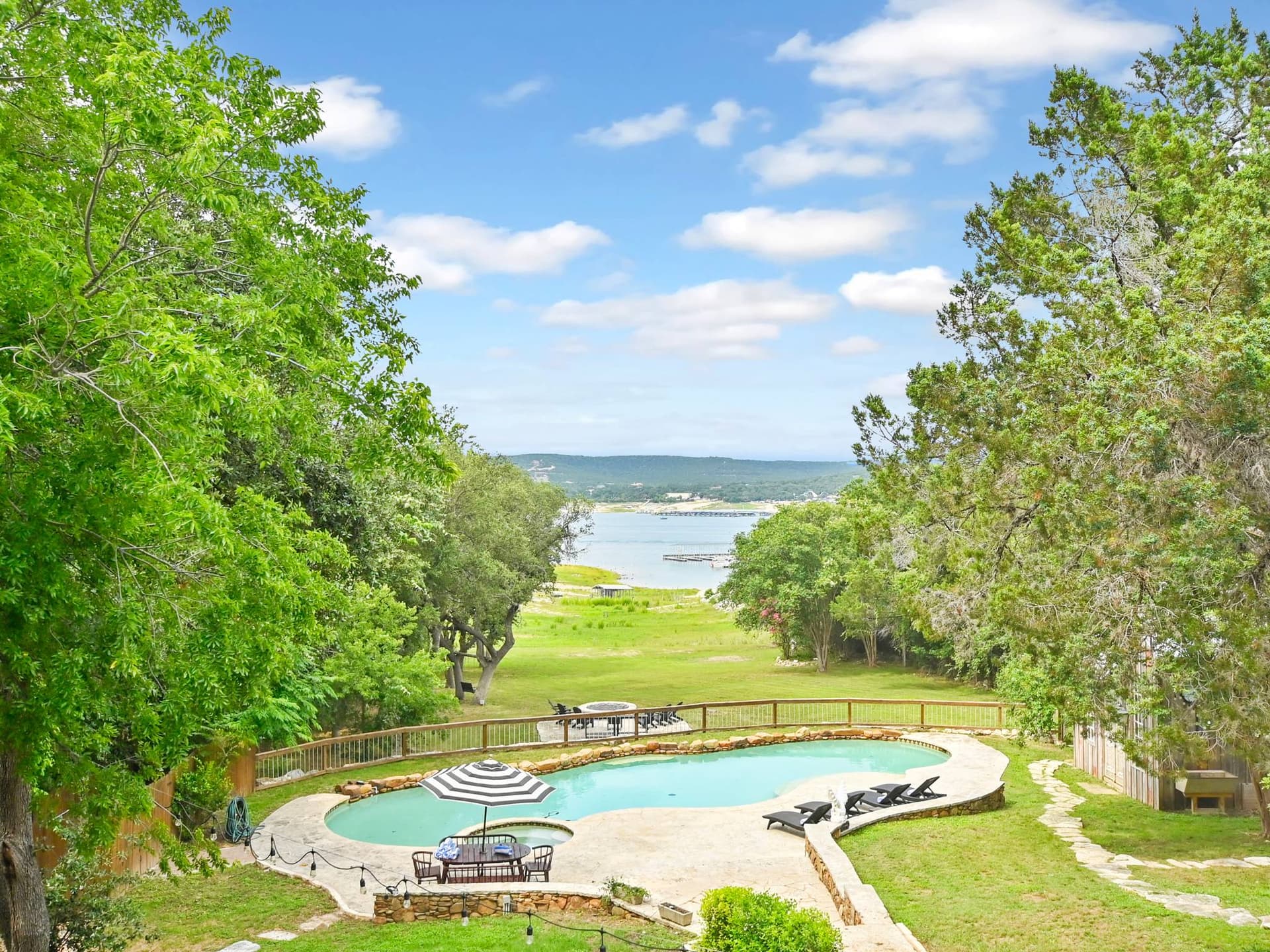 Escape on Lake Travis - Image 2