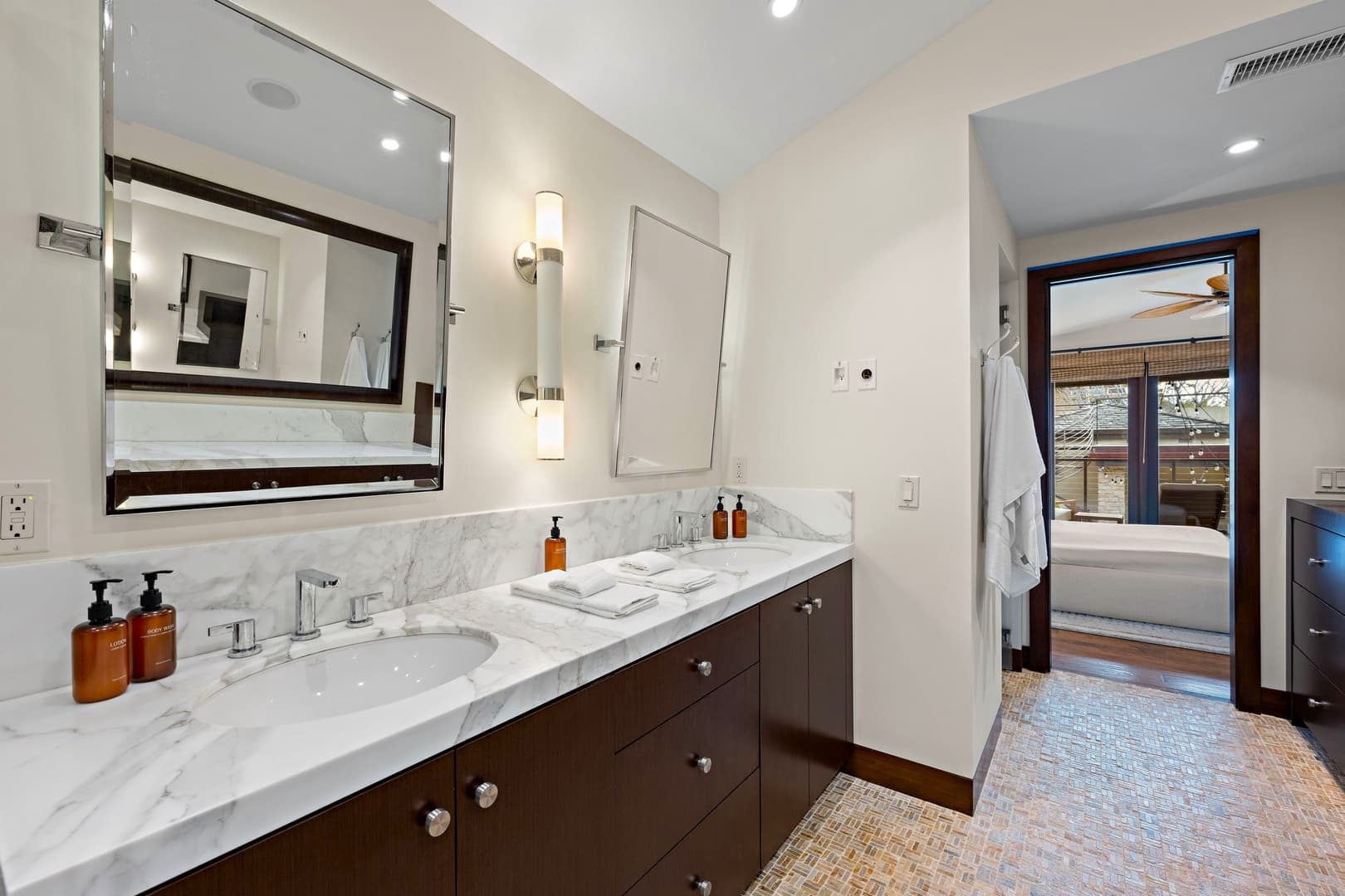 Costa Del Mar - Image 30