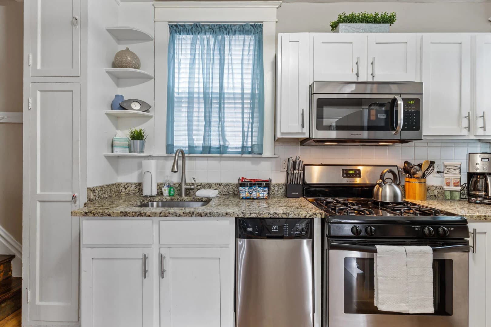 Kingshighway Manor - Image 9