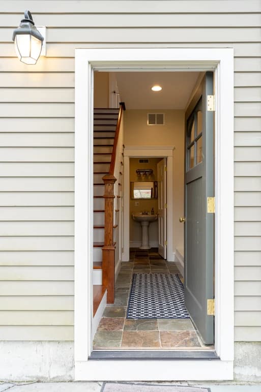 Downtown Victorian - Image 35