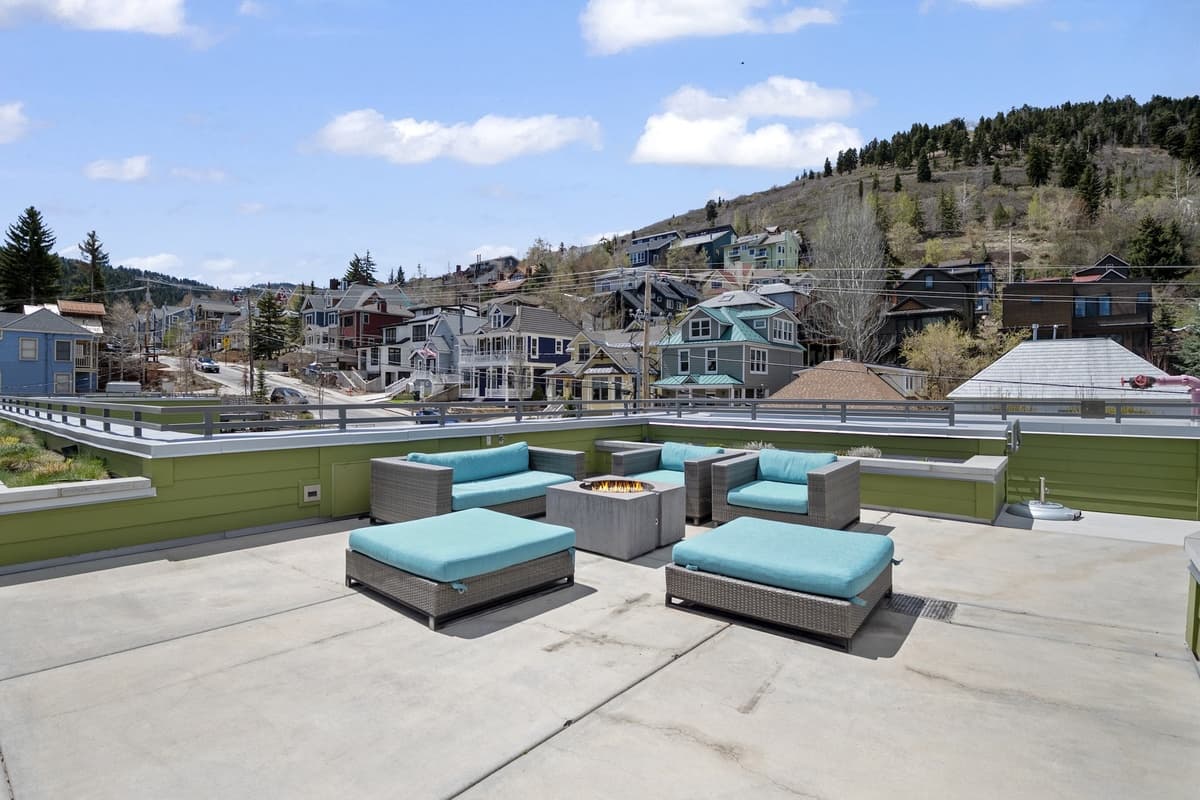 Mountain Luxe Retreat on Main - Image 2