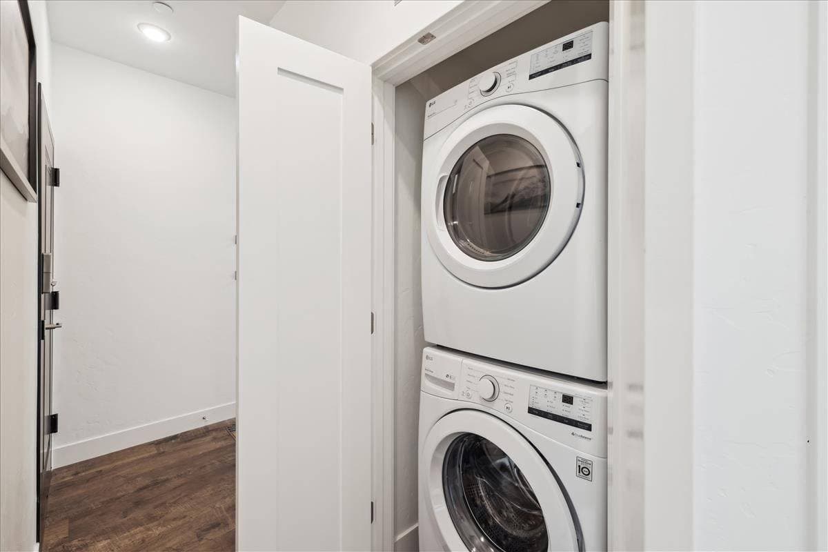 River West #522 - Image 25