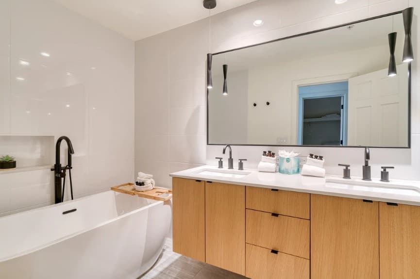 Emerald Elk at Village Creek - Image 13