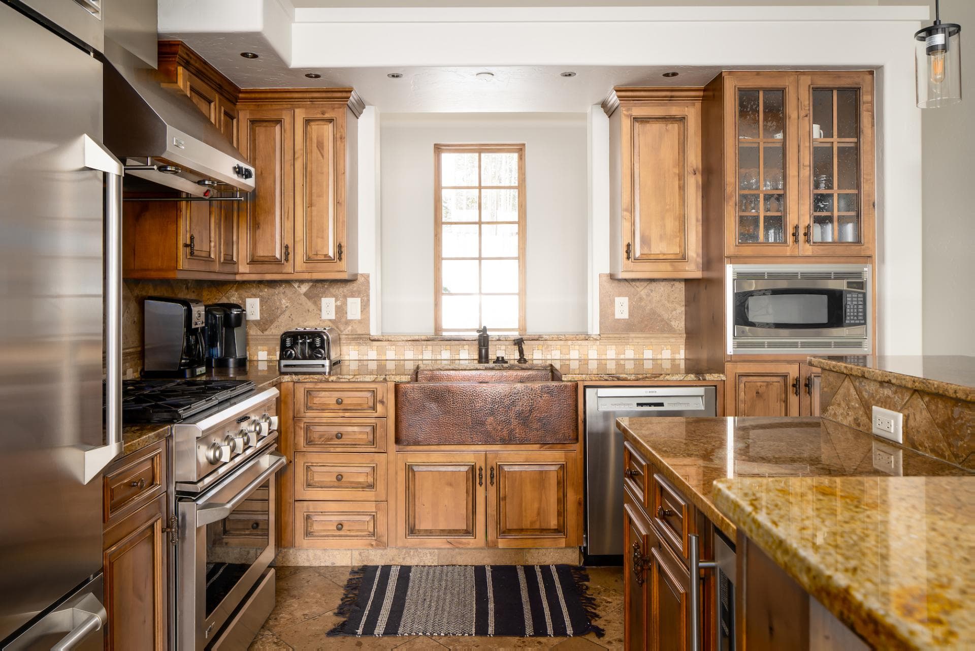 Big View Luxury Suite - Image 6