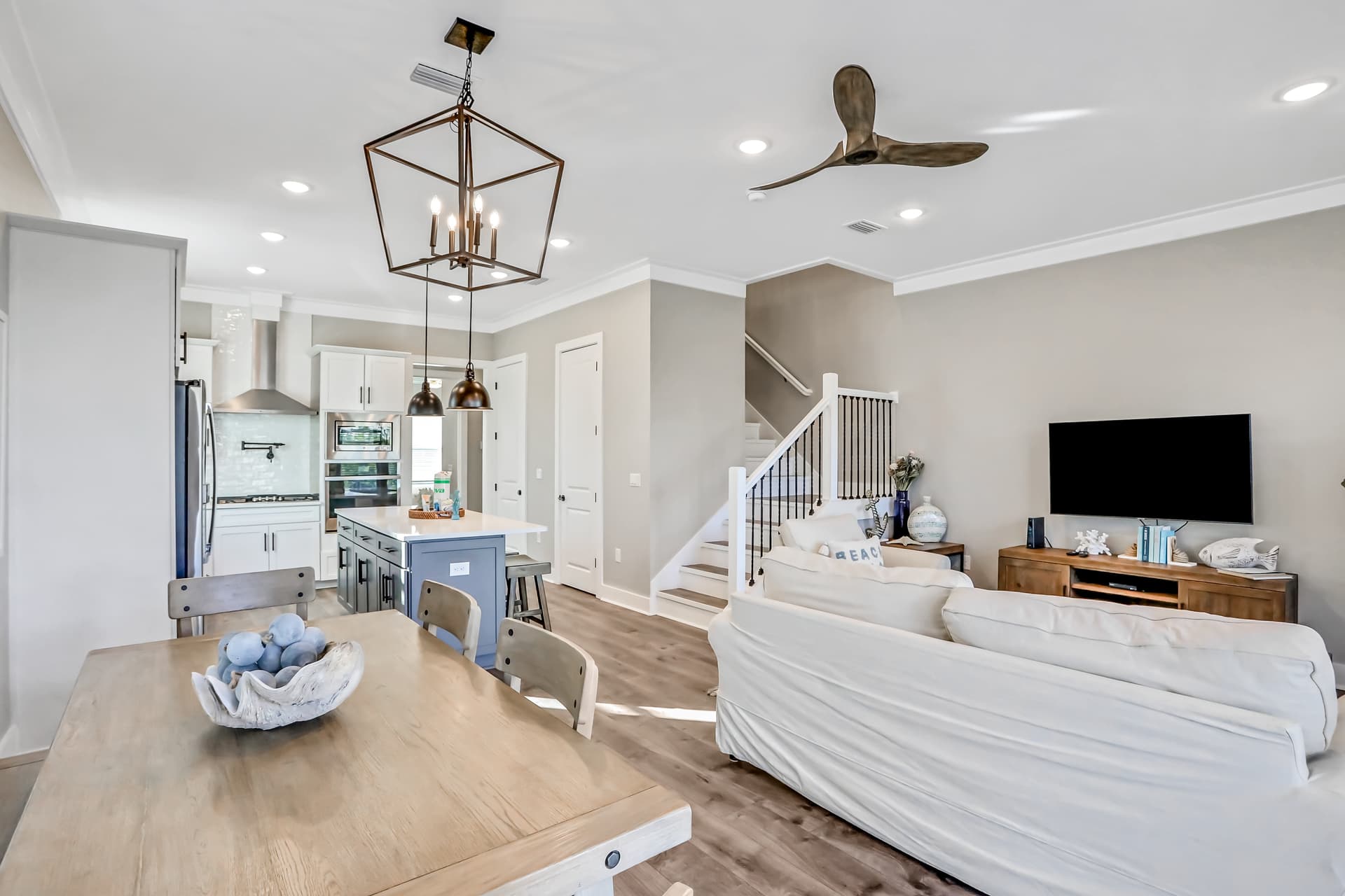 Come Sail Away House - Image 4