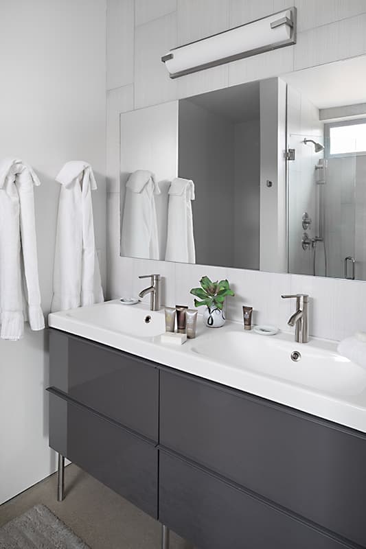 Yellow Mules Home - Image 8