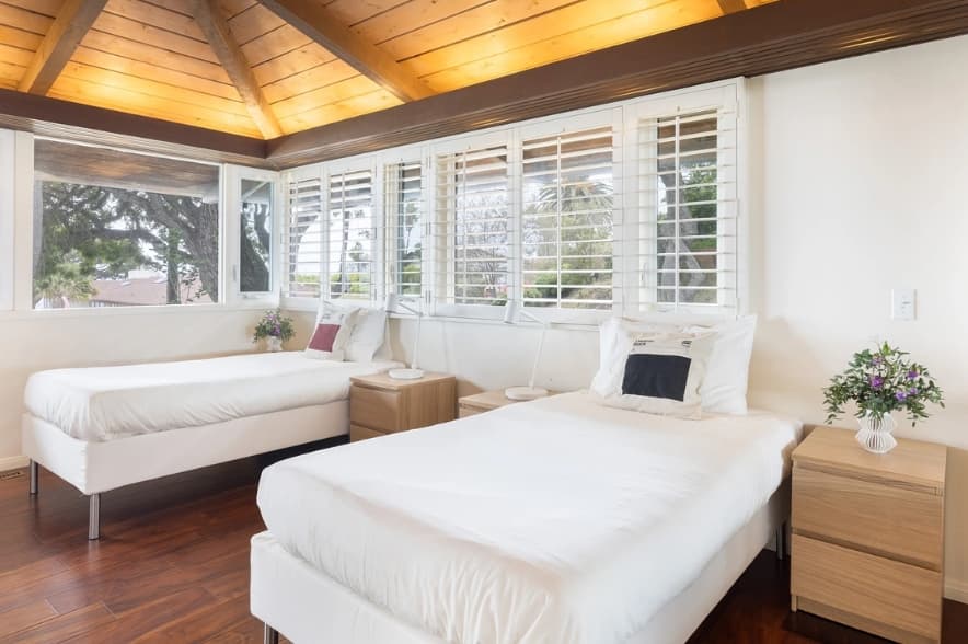 La Jolla Mid-Century - Image 29