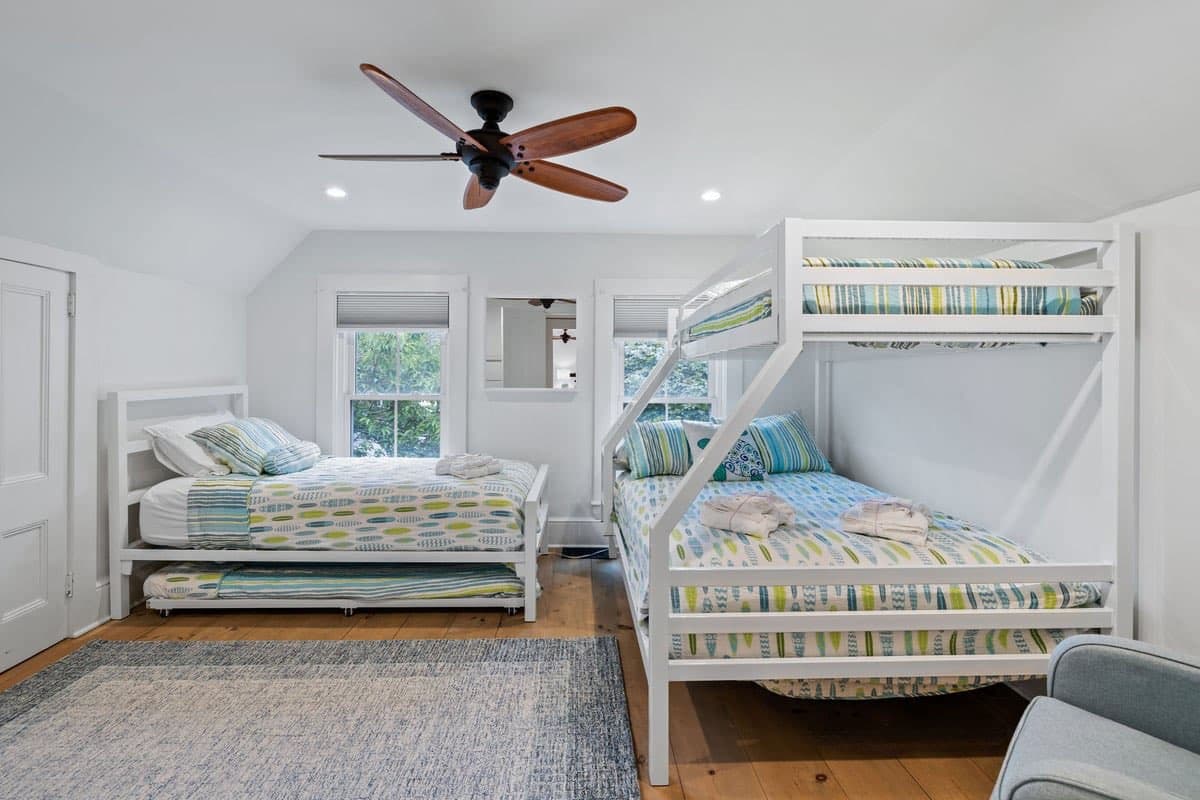 Cross Street Retreat - Image 11