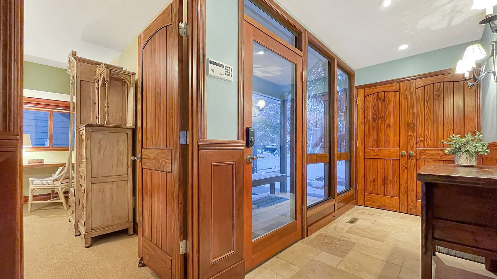 Whispering Waters Chalet - Image 10