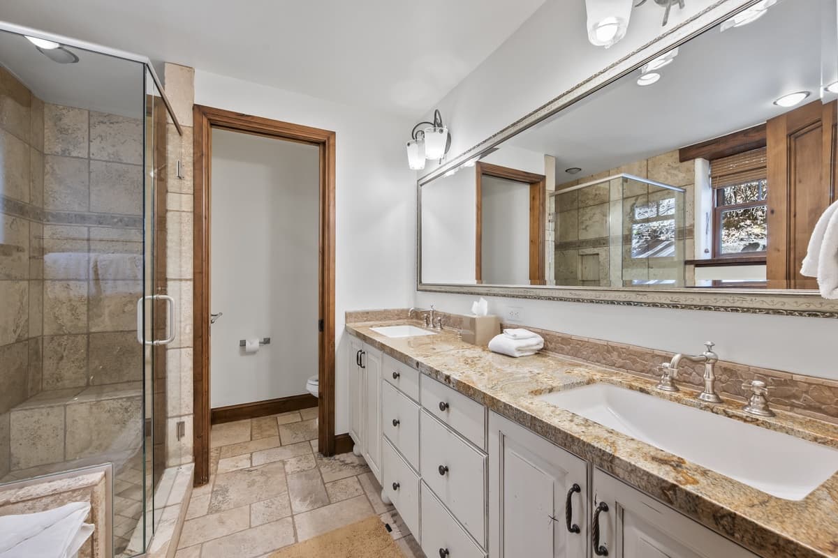 Park Avenue Home - Image 25