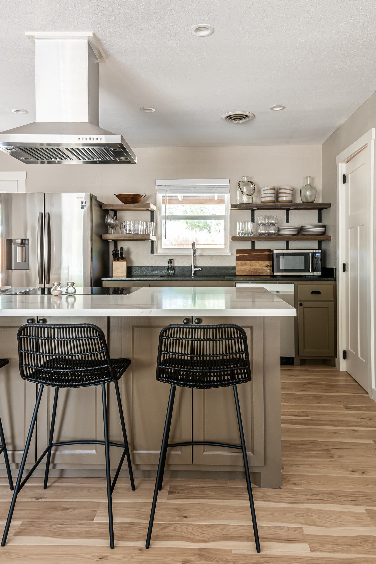 Gateway to the Sun - Image 3