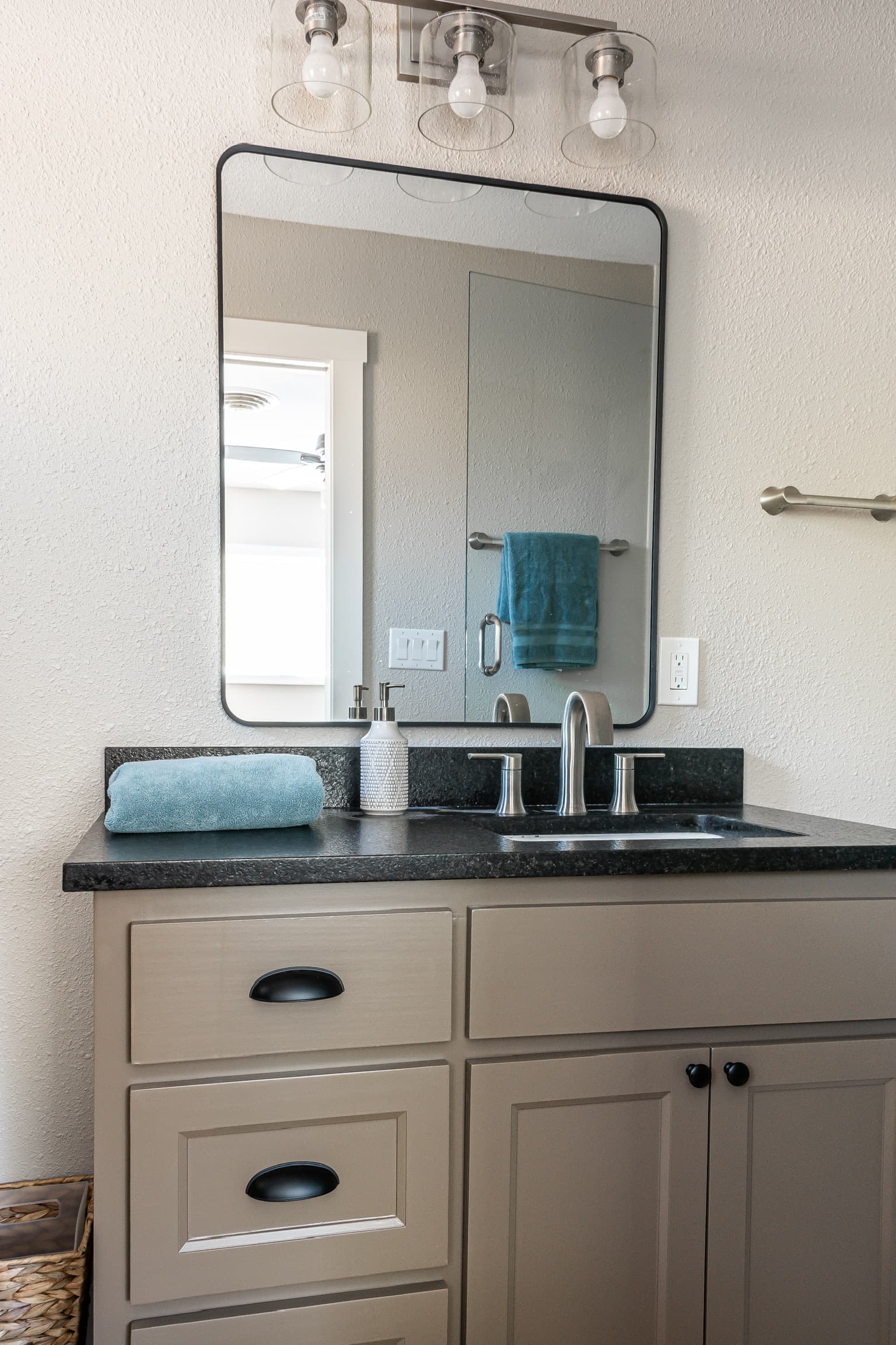 Gateway to the Sun - Image 7