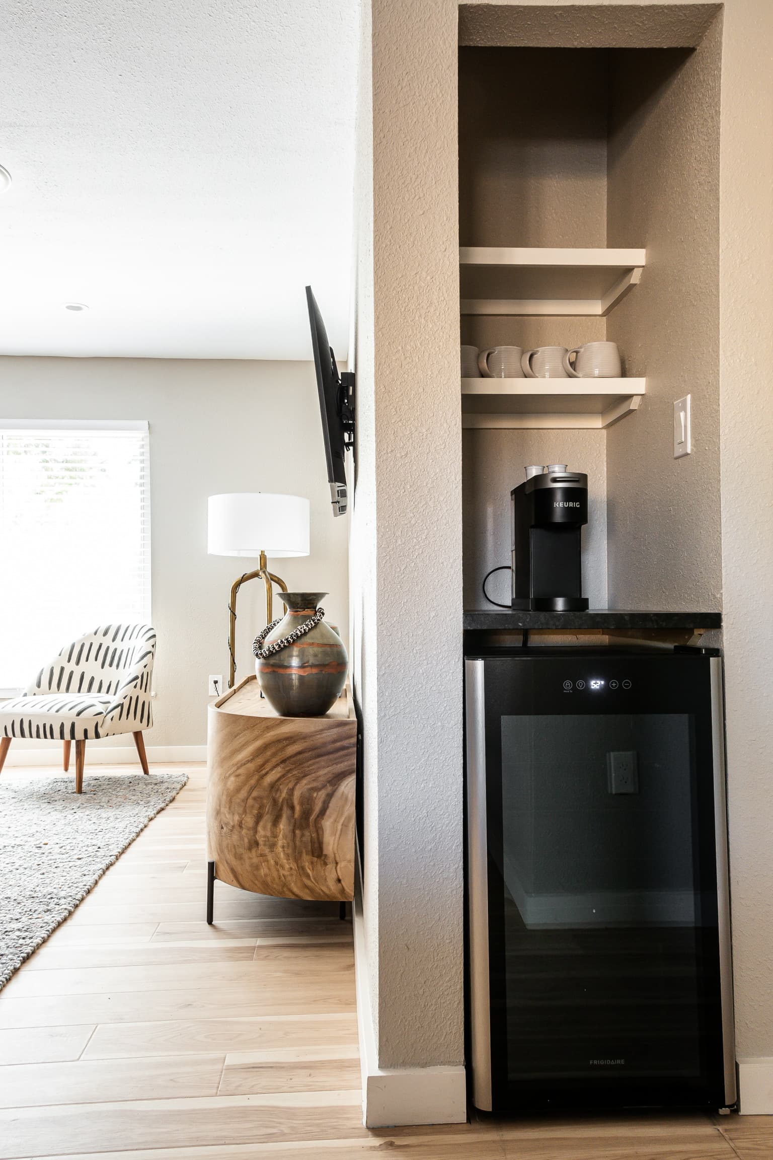 Gateway to the Sun - Image 11