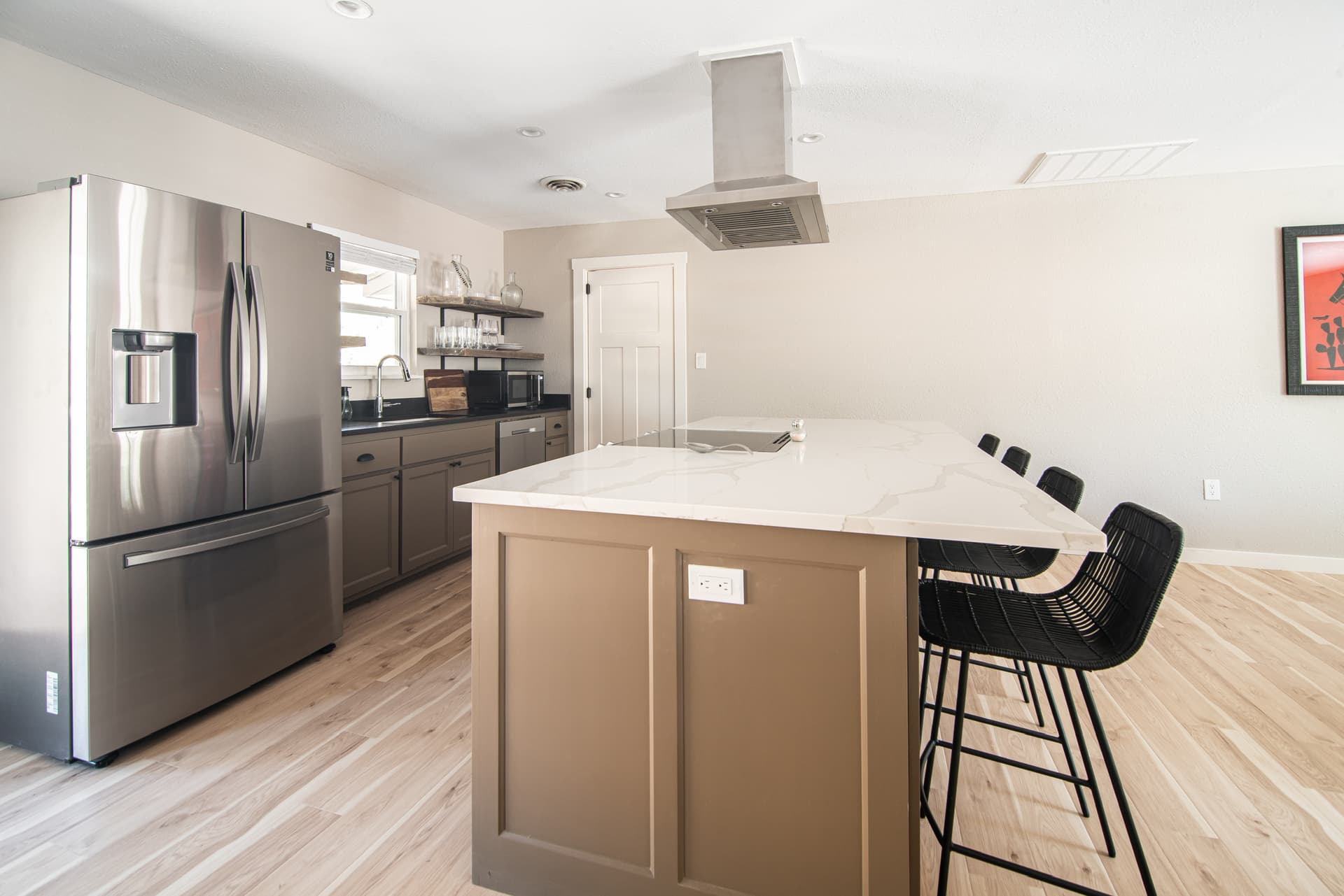 Gateway to the Sun - Image 18