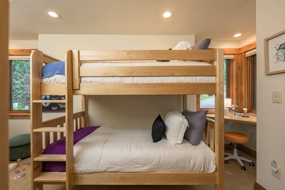 Four Sisters - Image 91