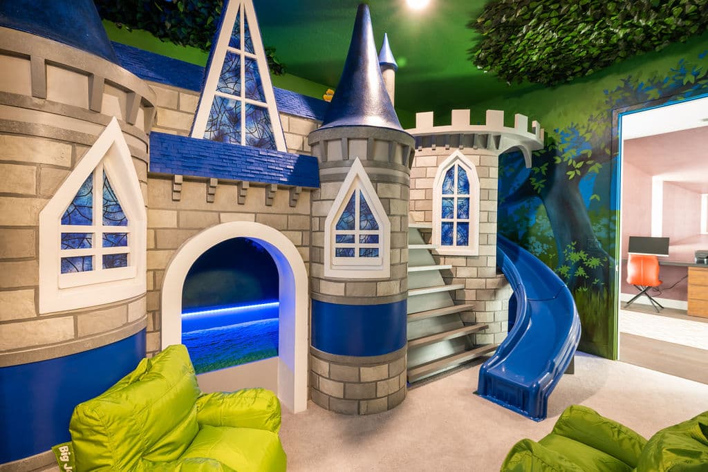 The Stunning Bear's Den Estate - Image 20