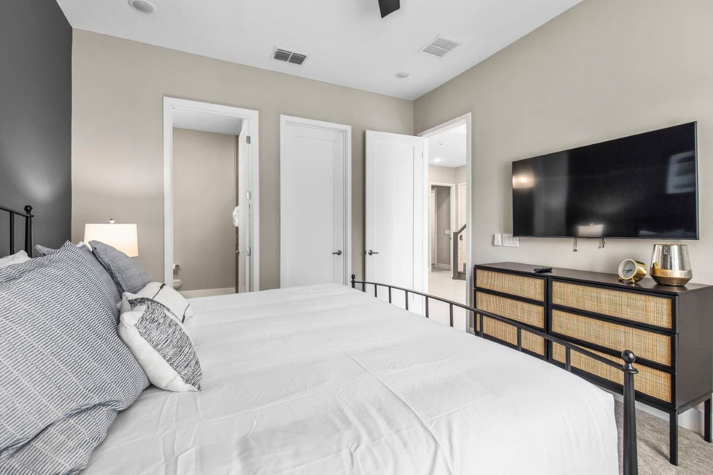 The Modern Bear's Den Estate - Image 29