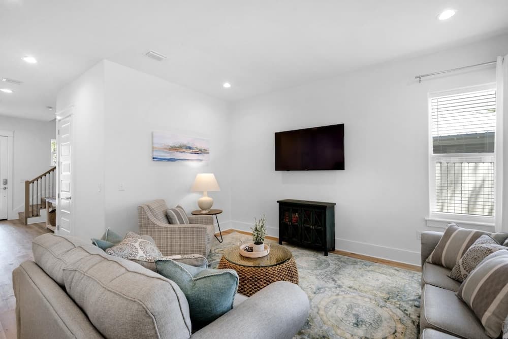 Bella Blue - Image 4