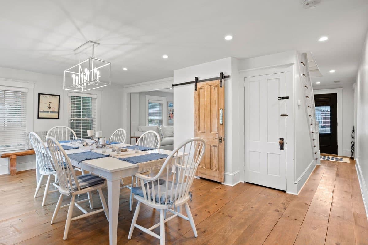 Cross Street Retreat - Image 6