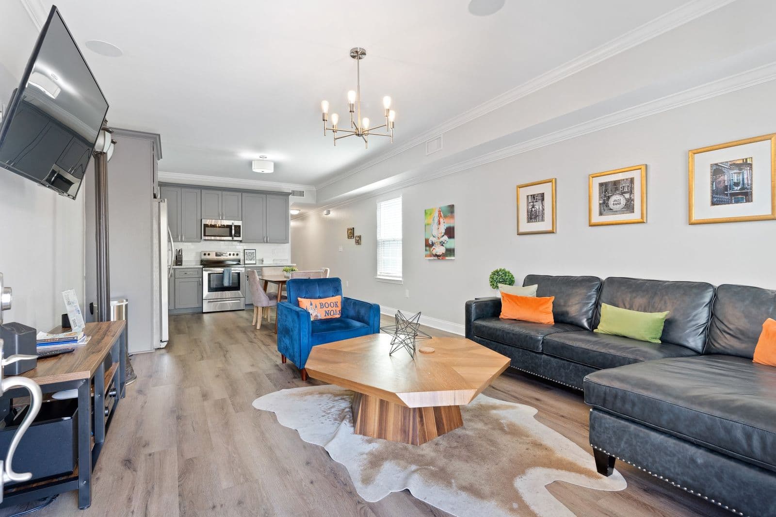 Exquisite Mid-City House - Image 2