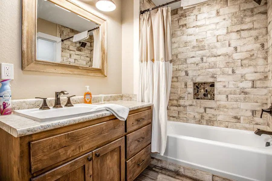 The Escape at Hilltop - Image 16