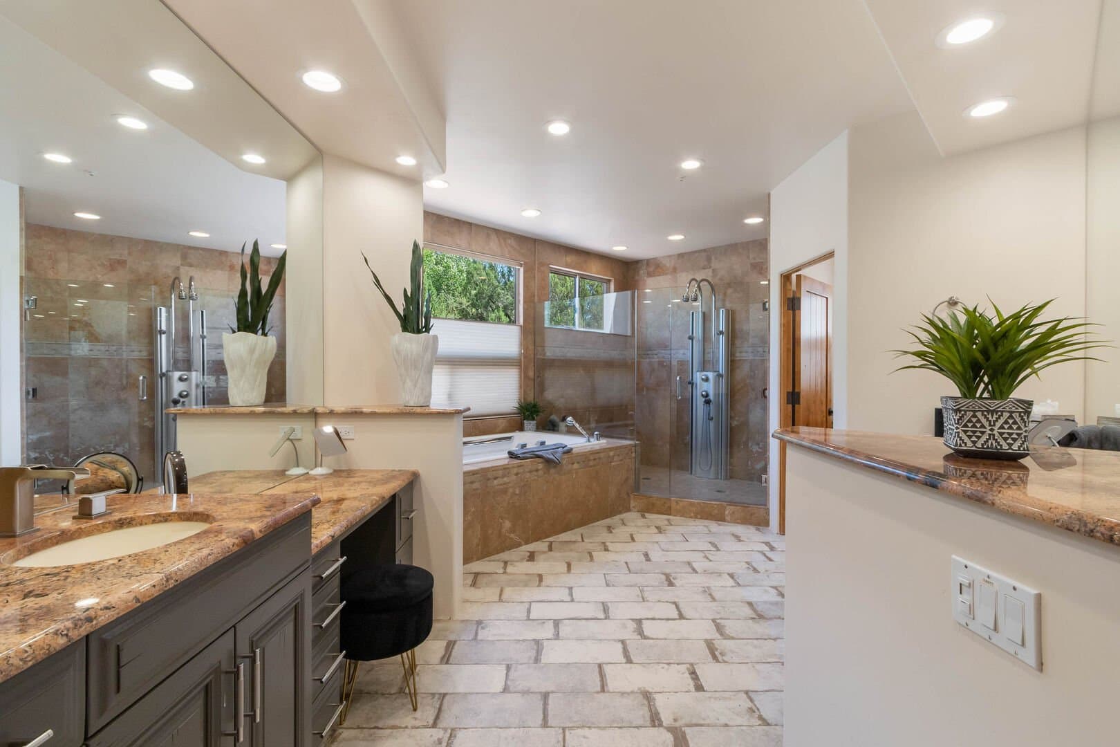 West Chateau - Image 76