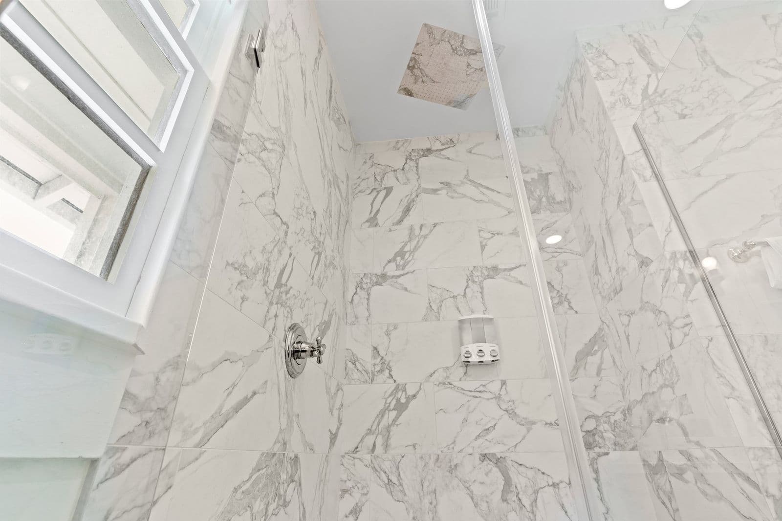 Faire Lounge on Magazine - Image 17