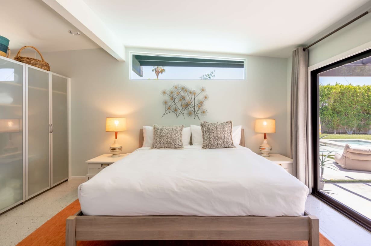 Hugh Kaptur's Mid Century Modern Oasis - Image 36