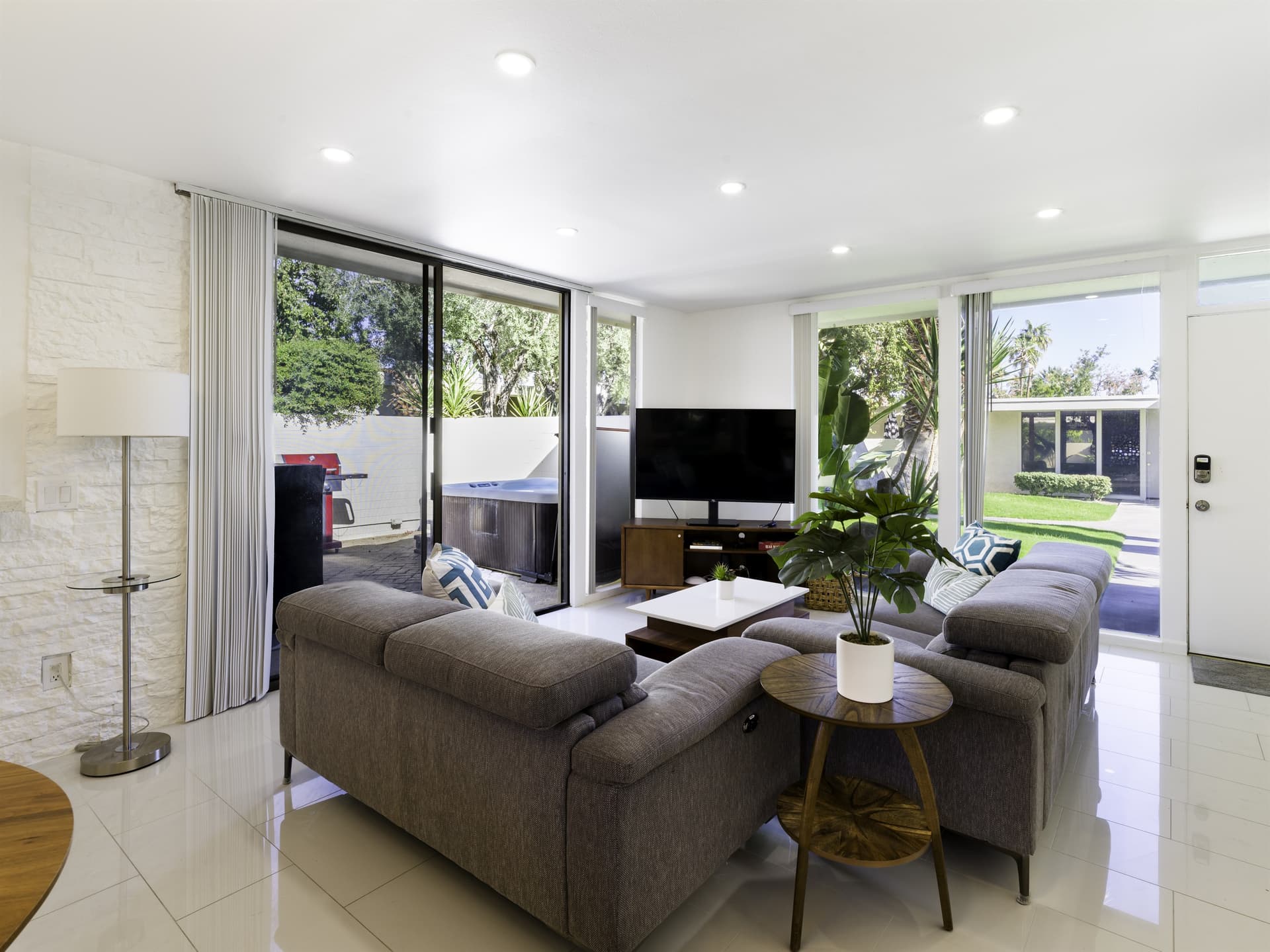 Bamboo Bungalow - Image 4