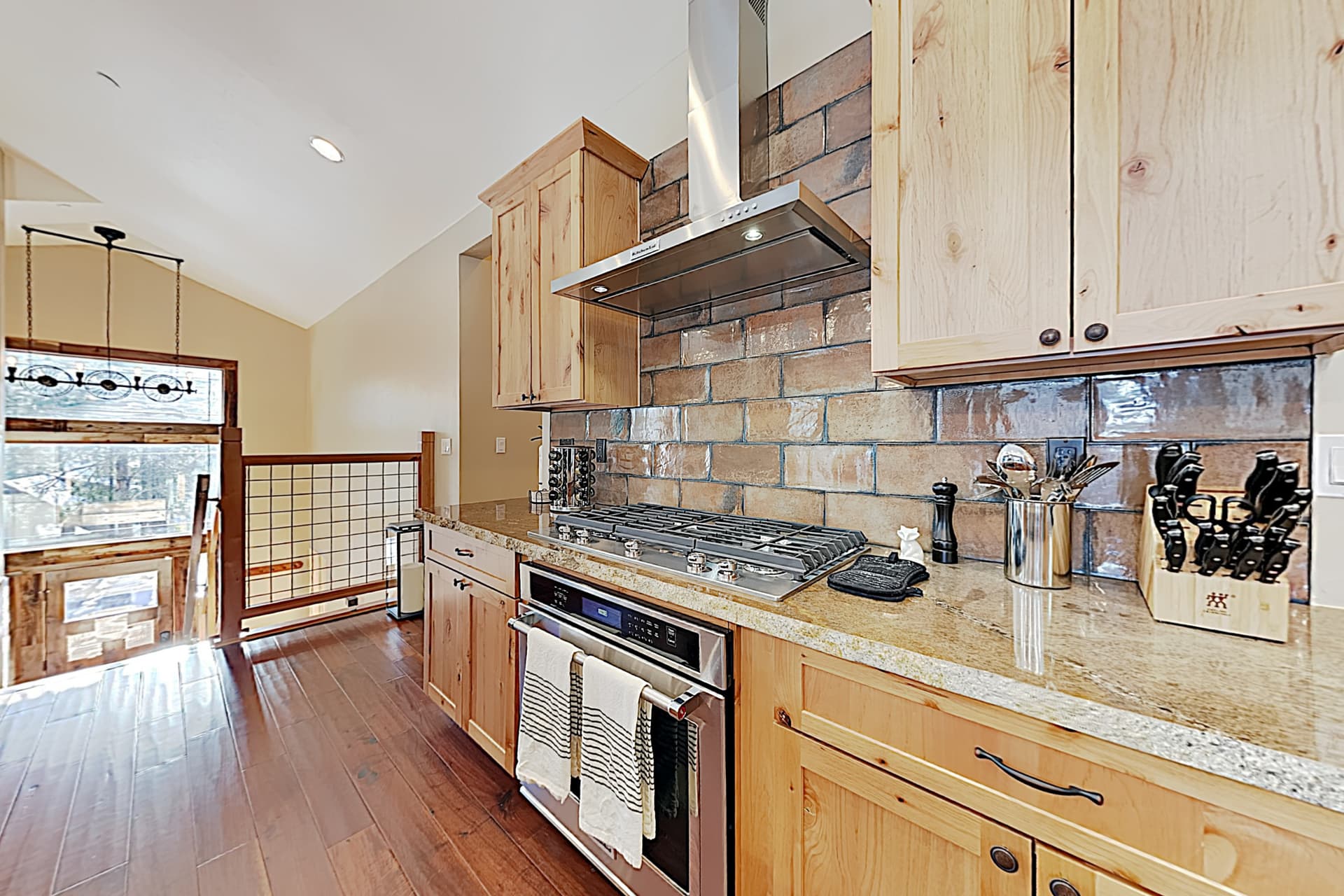 Luxury Mountain Retreat House - Image 10