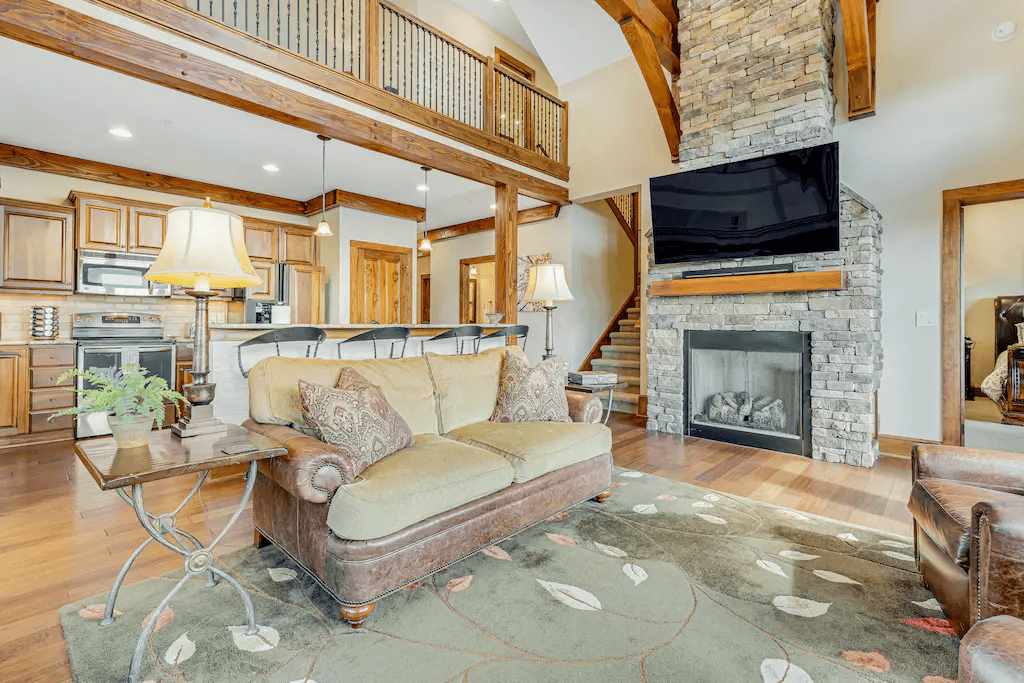 Red Tail Home - Image 2