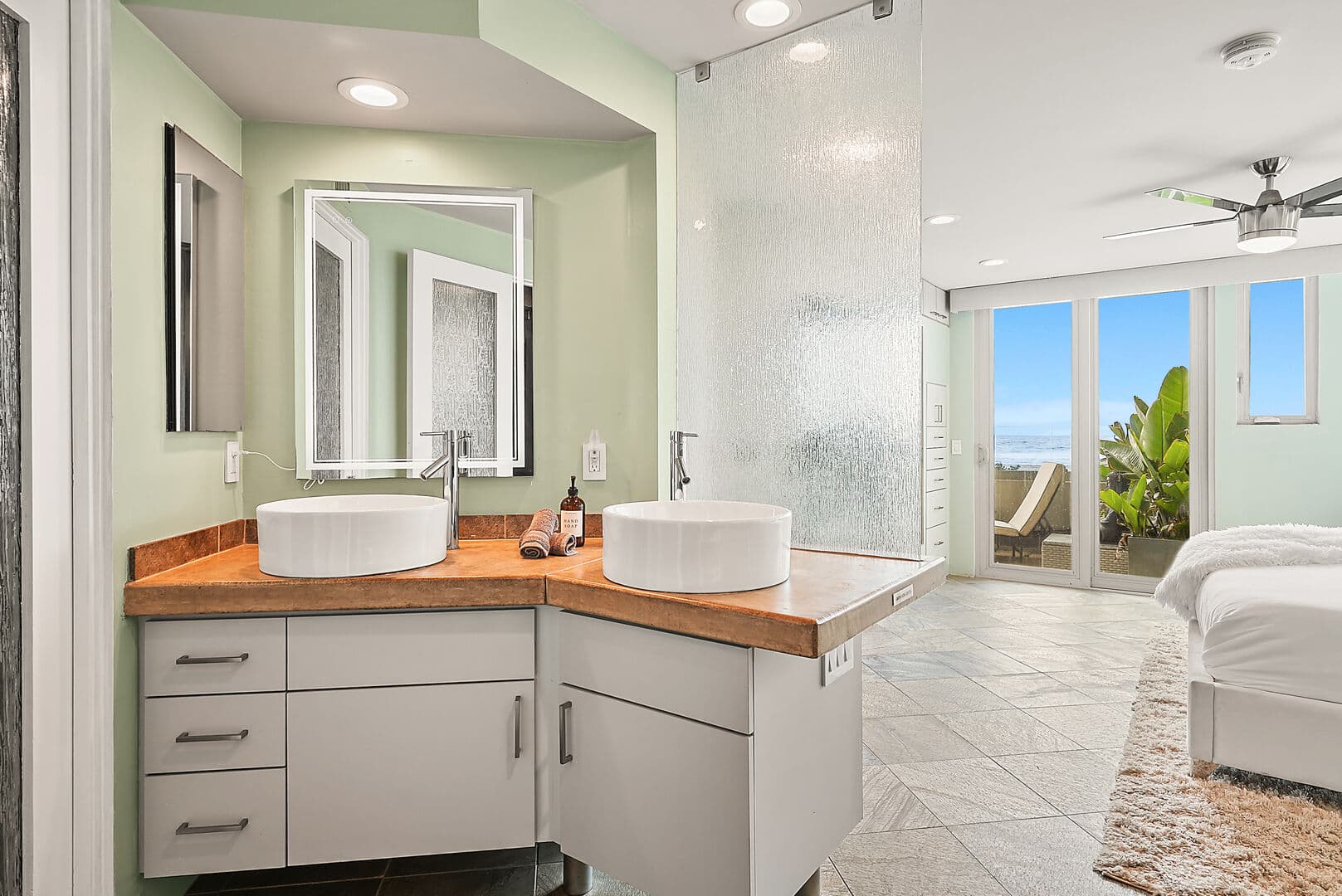 Oceanfront Haven - Image 15