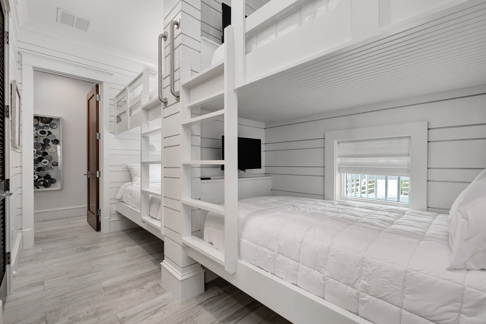 Social Manor - Image 18