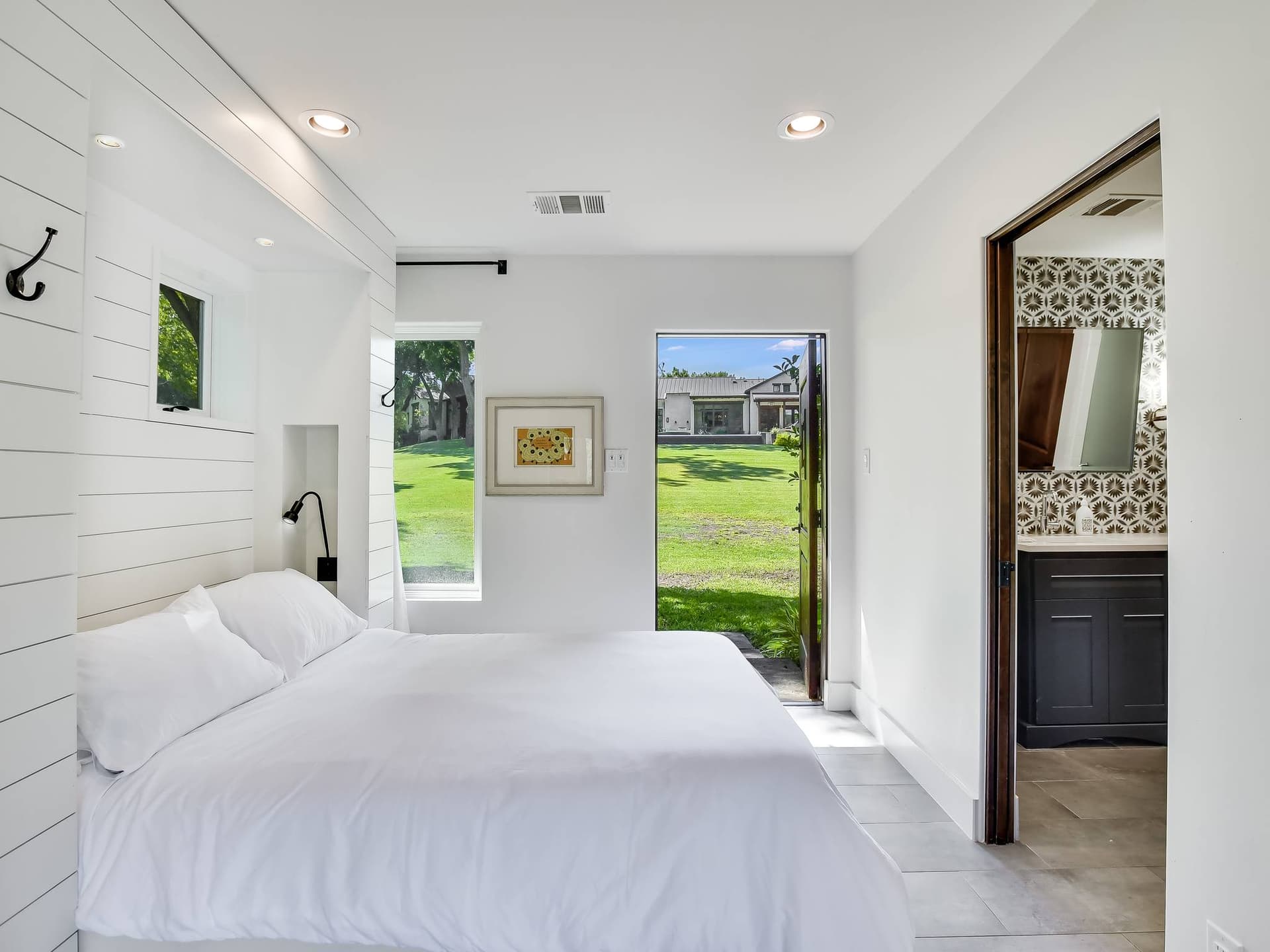 Sapphire on Lake Austin - Image 58