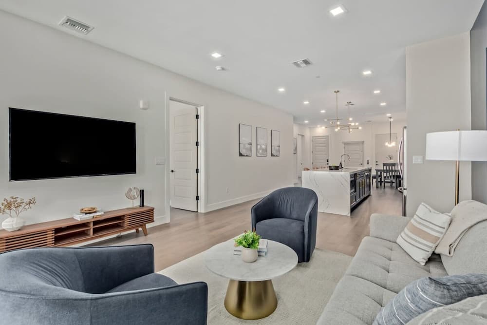 City View Lux Penthouse - Image 2