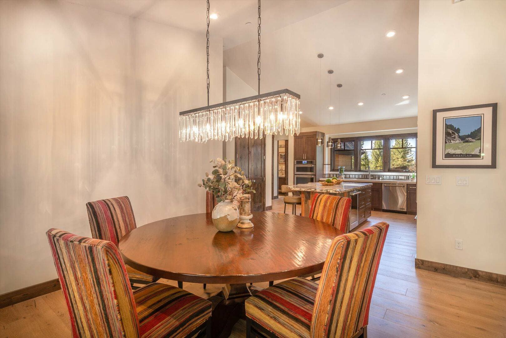 Lavish Cabin at Gray's Crossing - Image 4