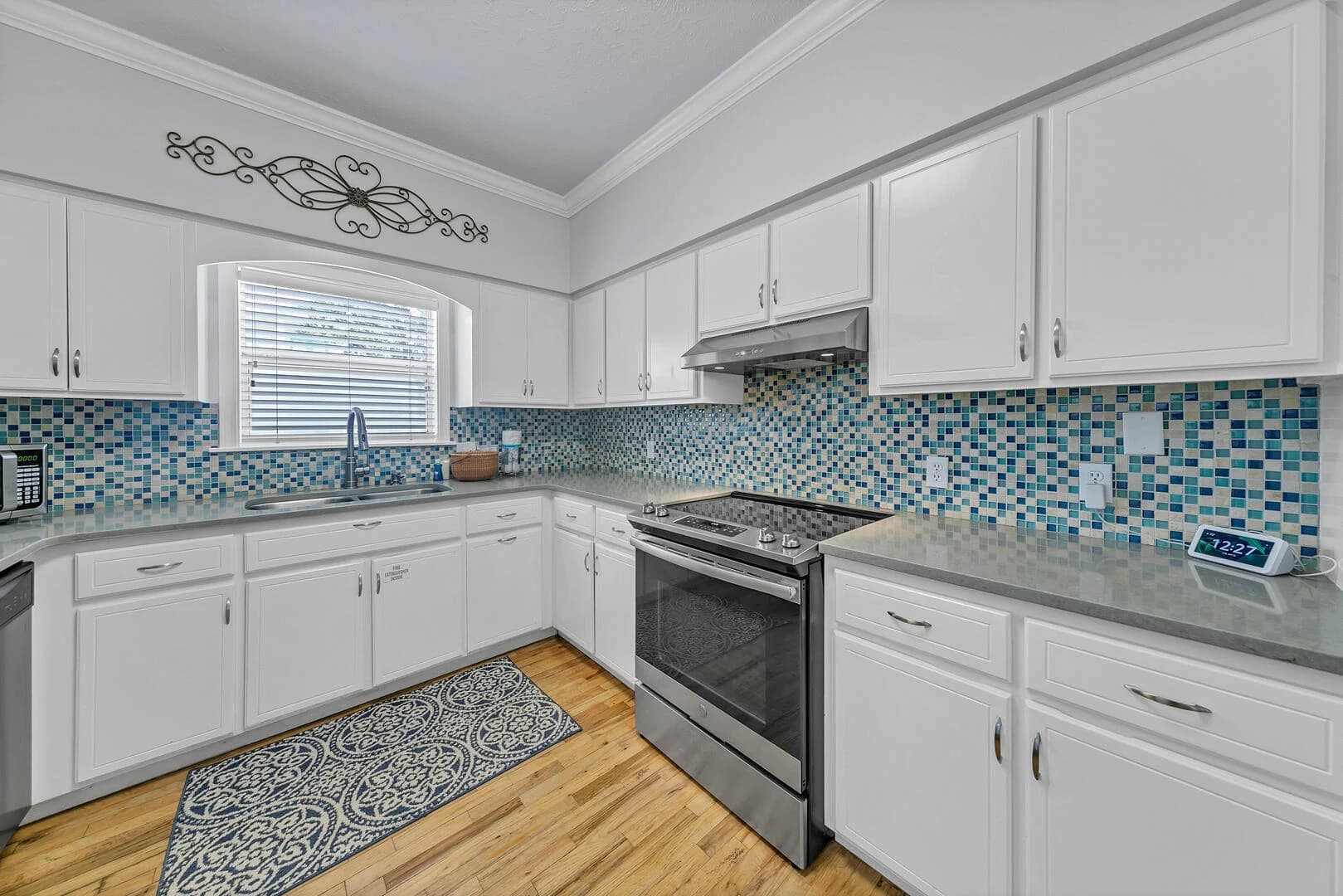 Rainbow Fish Home - Image 13