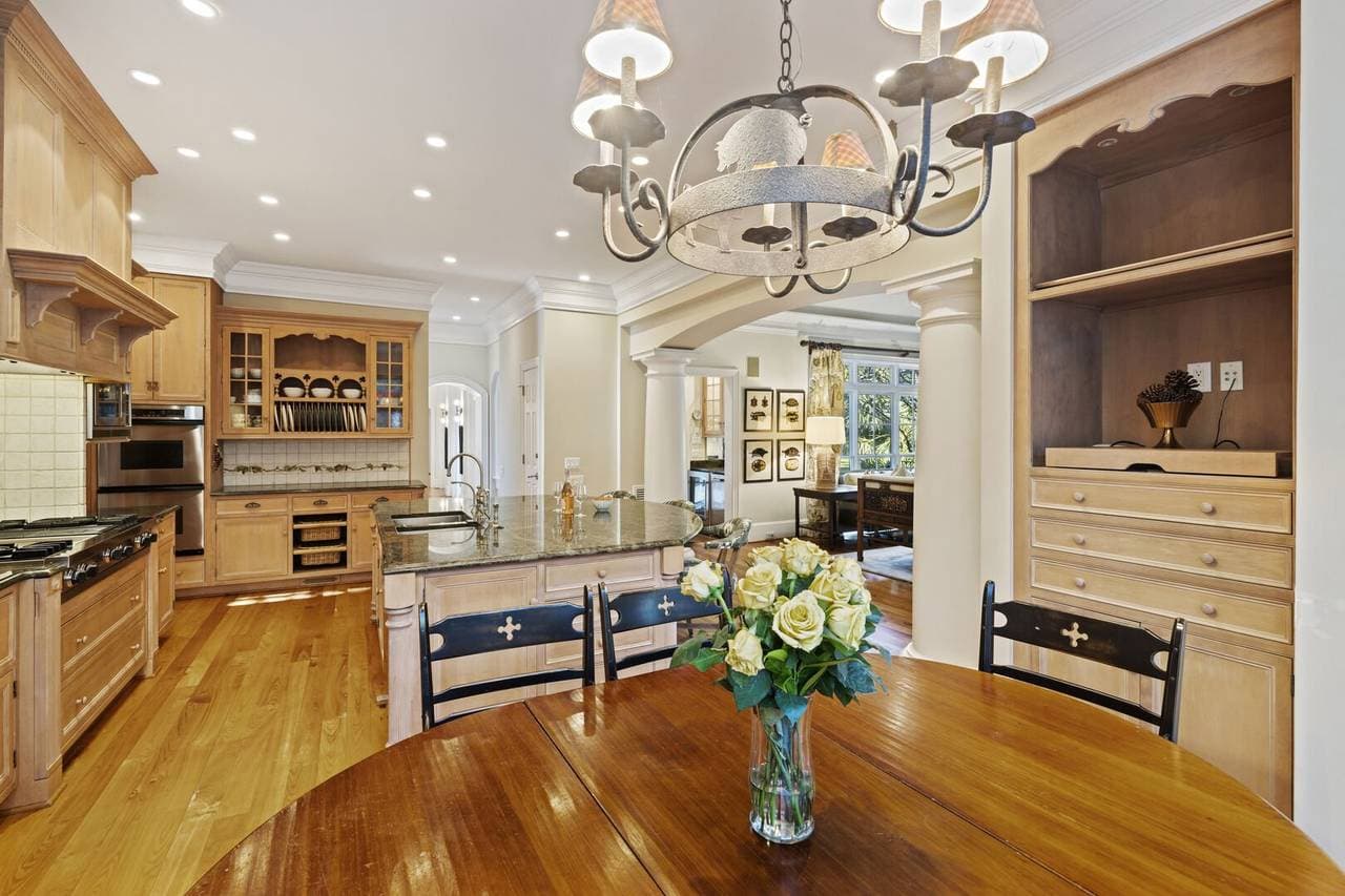 Yellow Throat Lane - Image 15