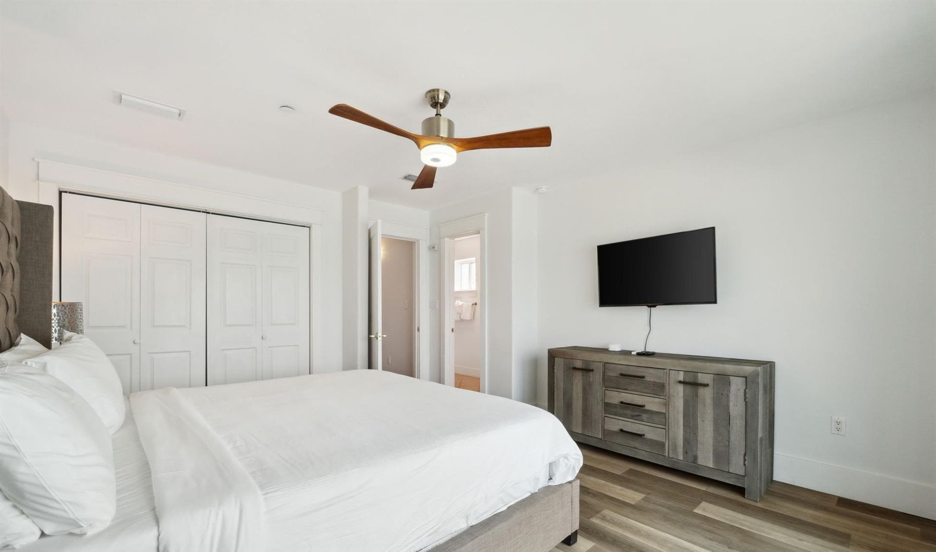 Silver Beach Retreat - Image 30