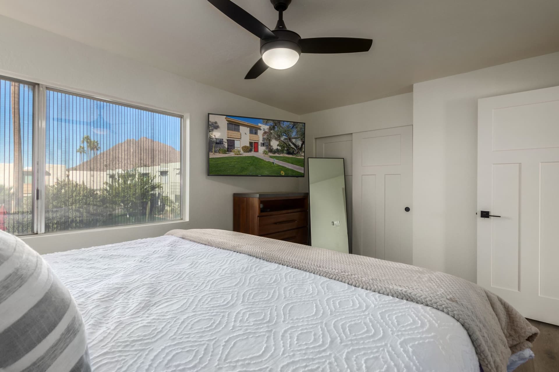Camelback Townhouse - Image 22