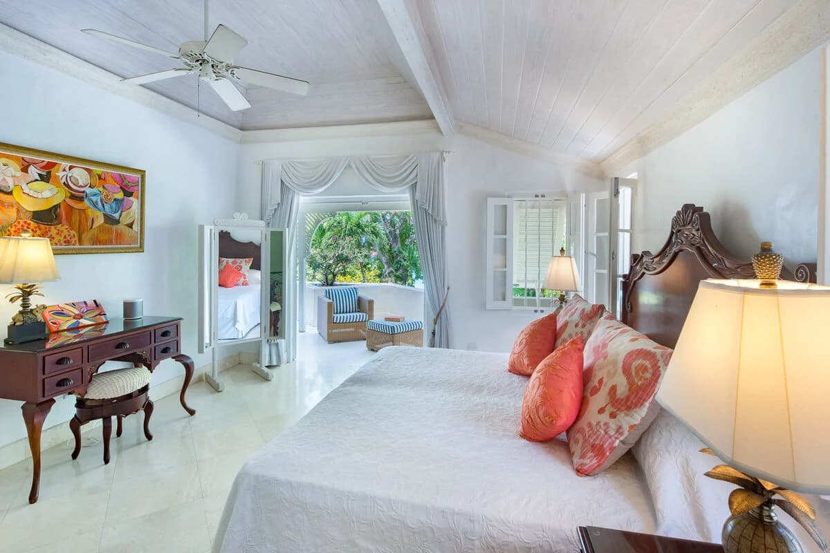 Red Hibiscus Home - Image 6