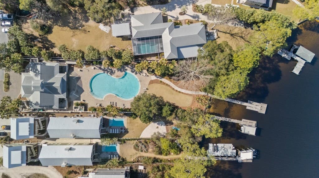 Resorting To Happiness - Image 59