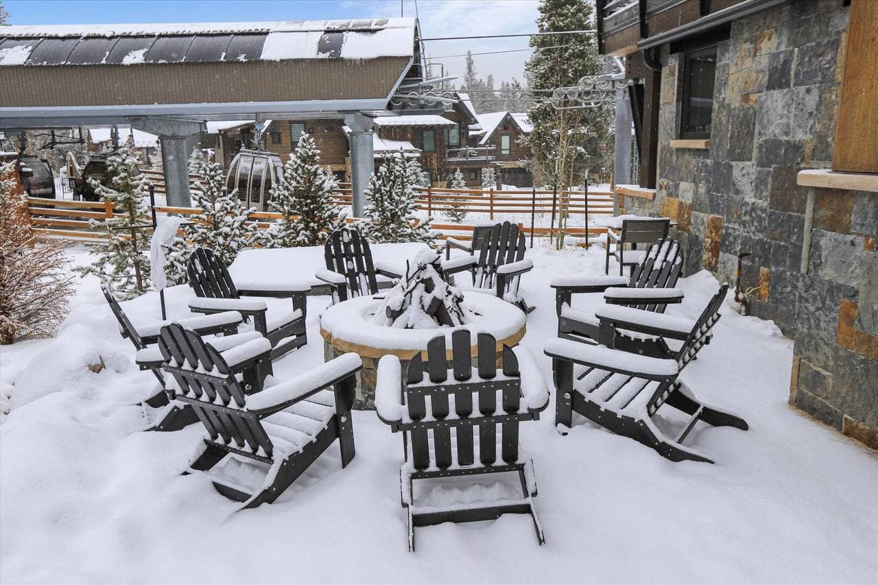 Falcon Haus - Image 43