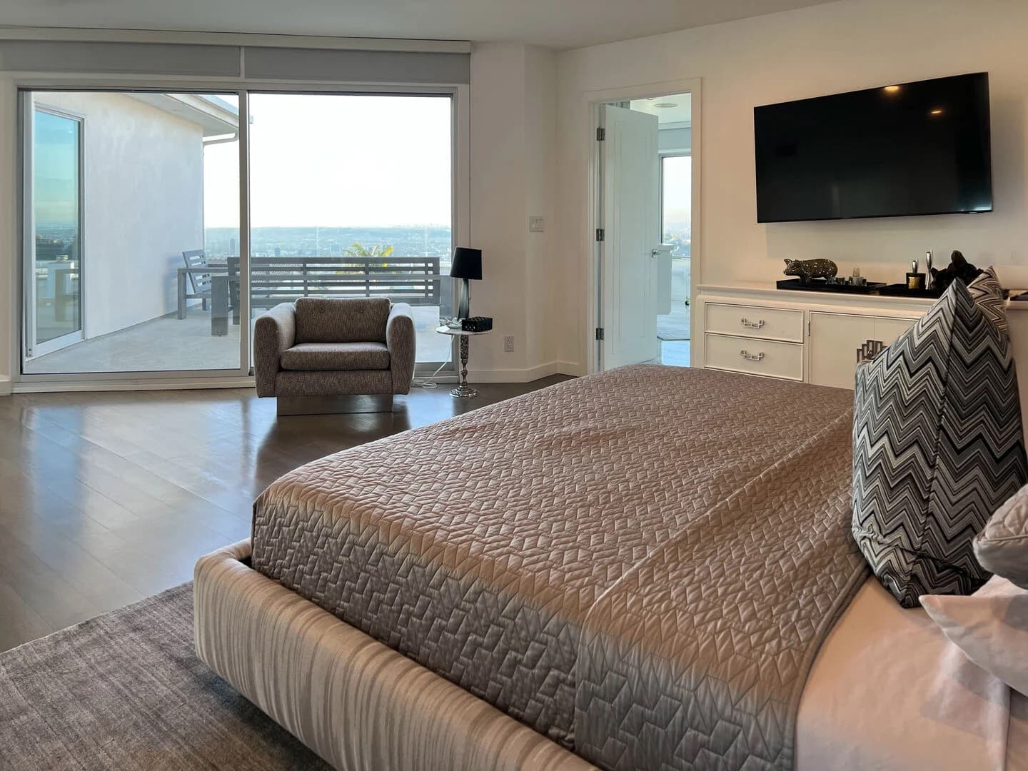 Venus Modern - Image 8