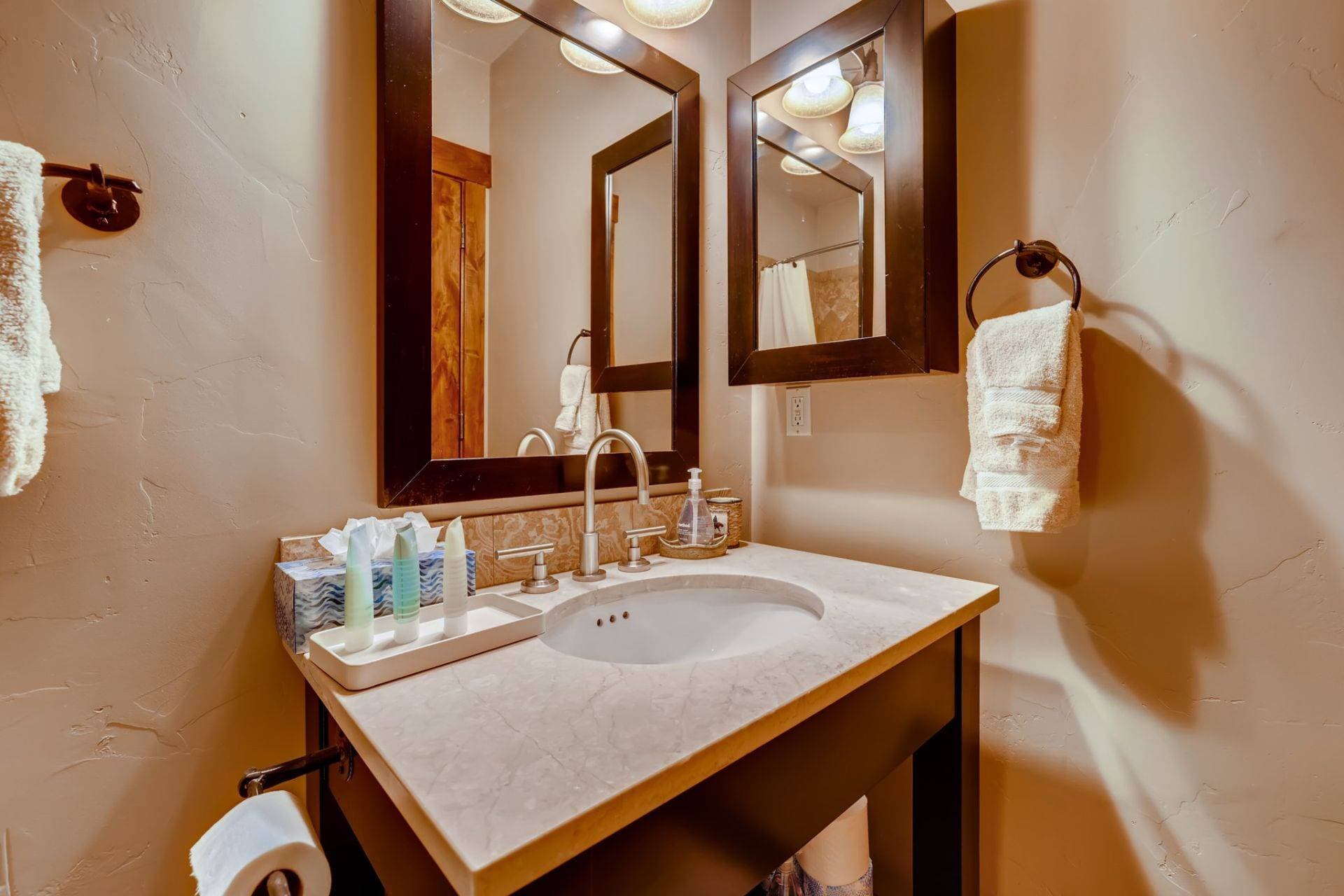 Bear Tracks Lodge - Image 22