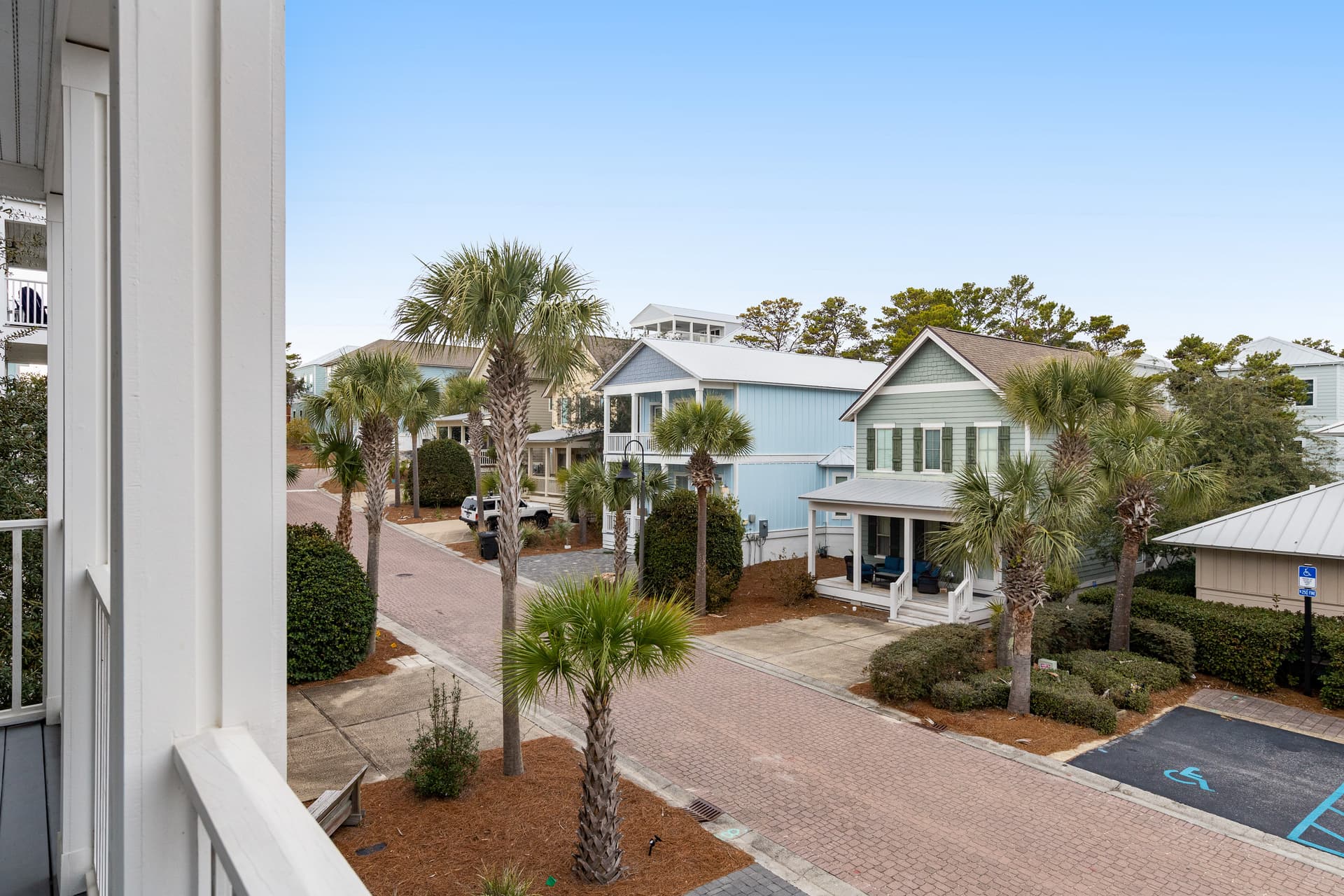 Porches N' Paradise House - Image 40