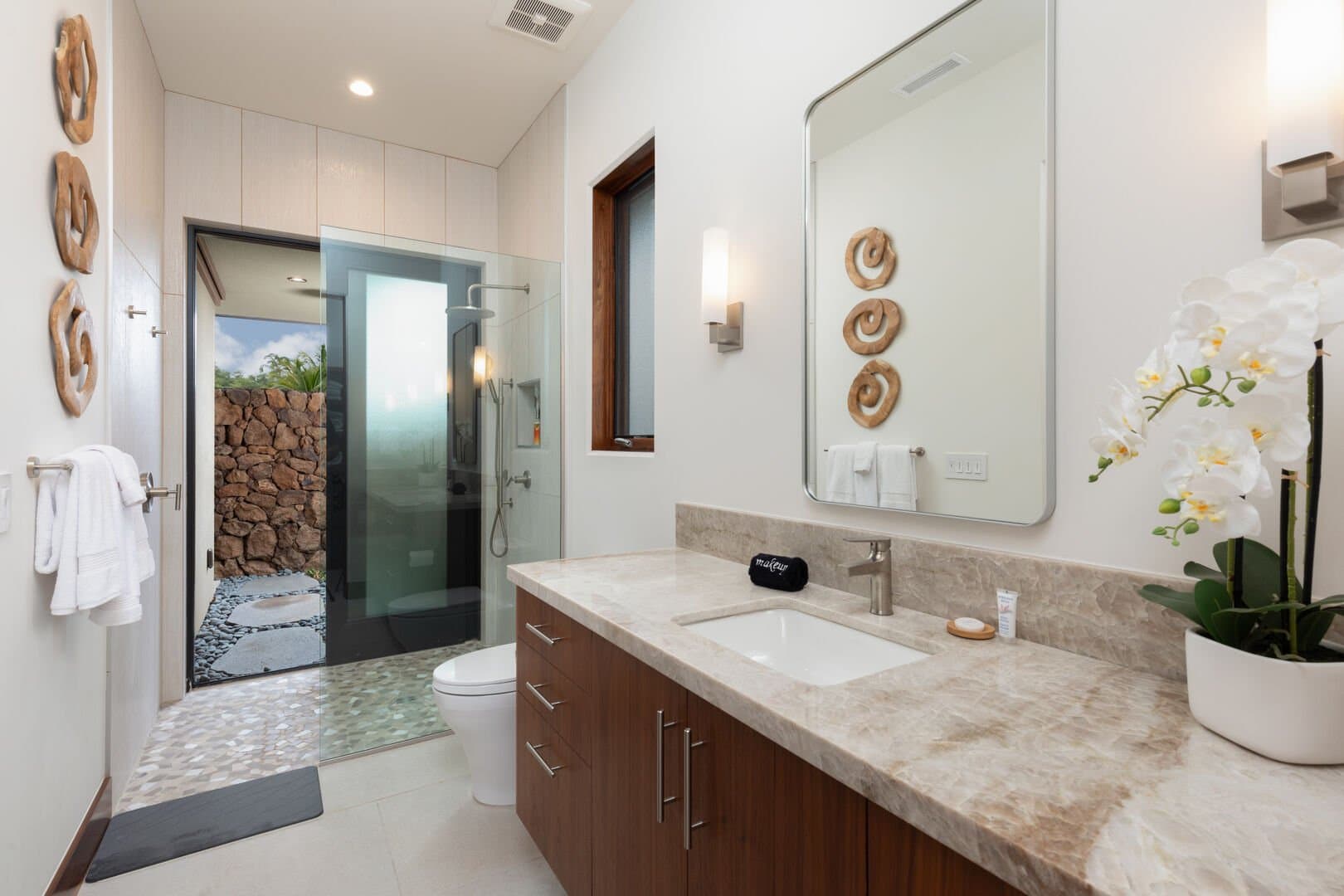 Hawaiian Elegance - Image 32