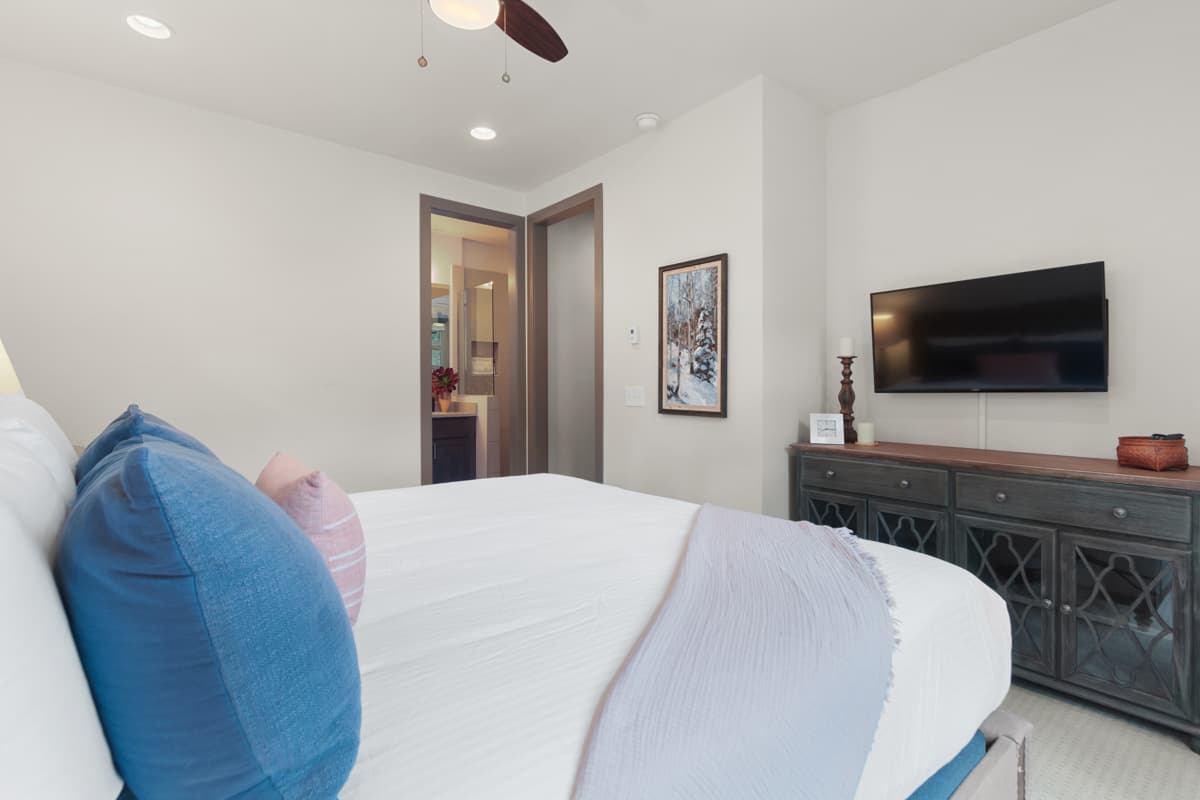 Mountain Vista Retreat - Image 13