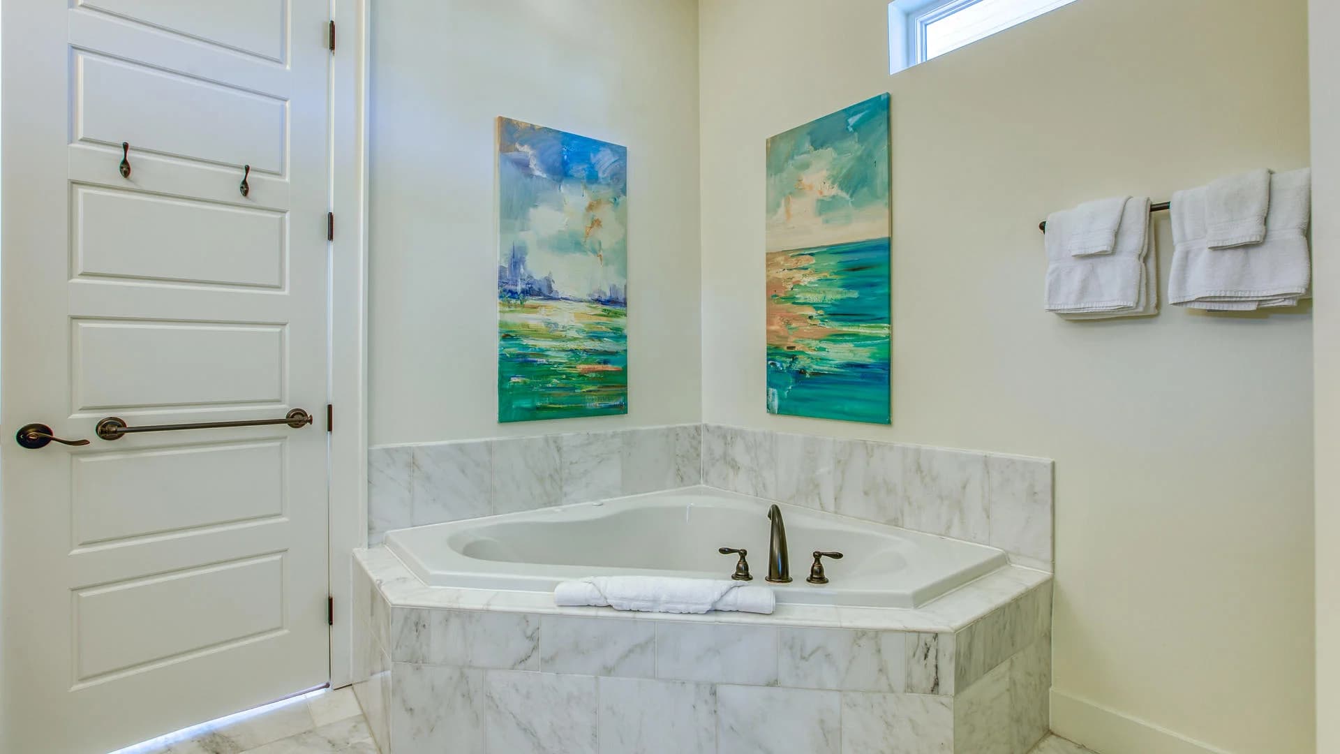 Shades of Blue House - Image 22