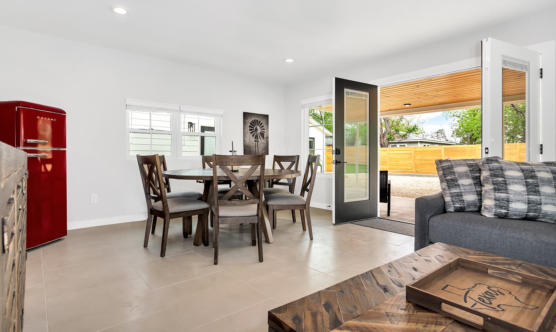 Burbank Casa Blanca - Image 4